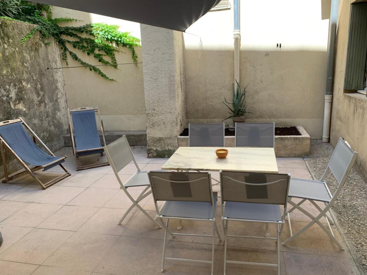 Appartement Intra Muros Avec Cour Privee Aviñón Exterior foto