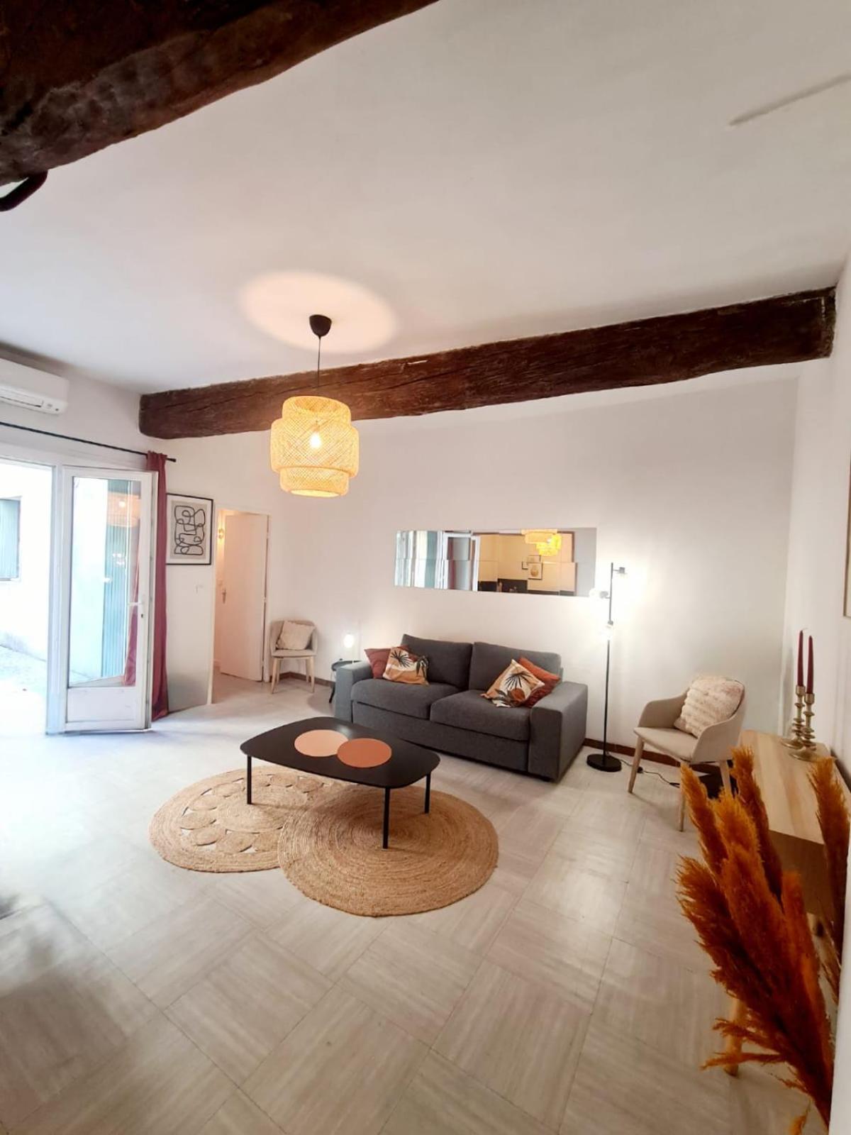 Appartement Intra Muros Avec Cour Privee Aviñón Exterior foto