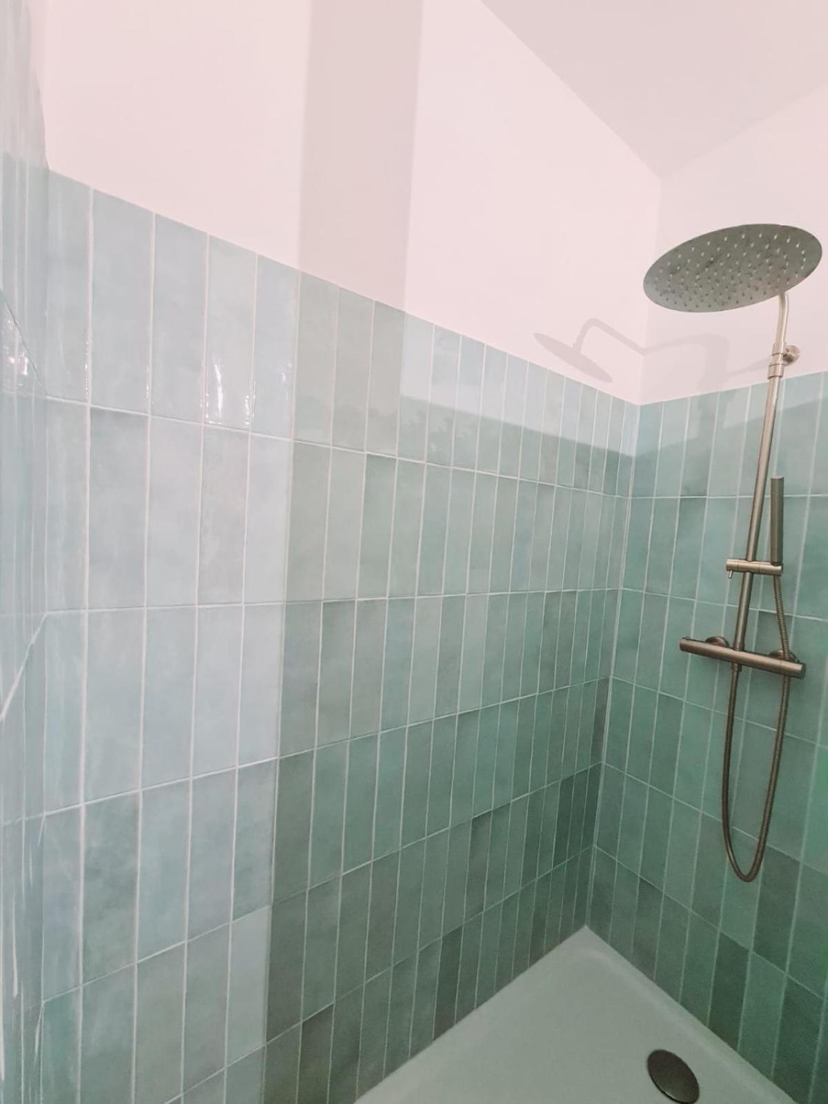 Appartement Intra Muros Avec Cour Privee Aviñón Exterior foto